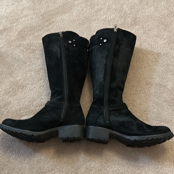 Ugg black boots - Picture 3 of 4
